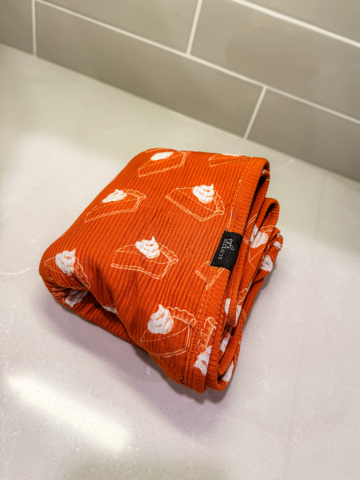 Pumpkin Pie: Lightweight Blanket